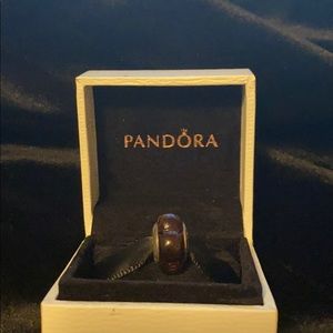 Pandora coracao de negro scalloped wood charm